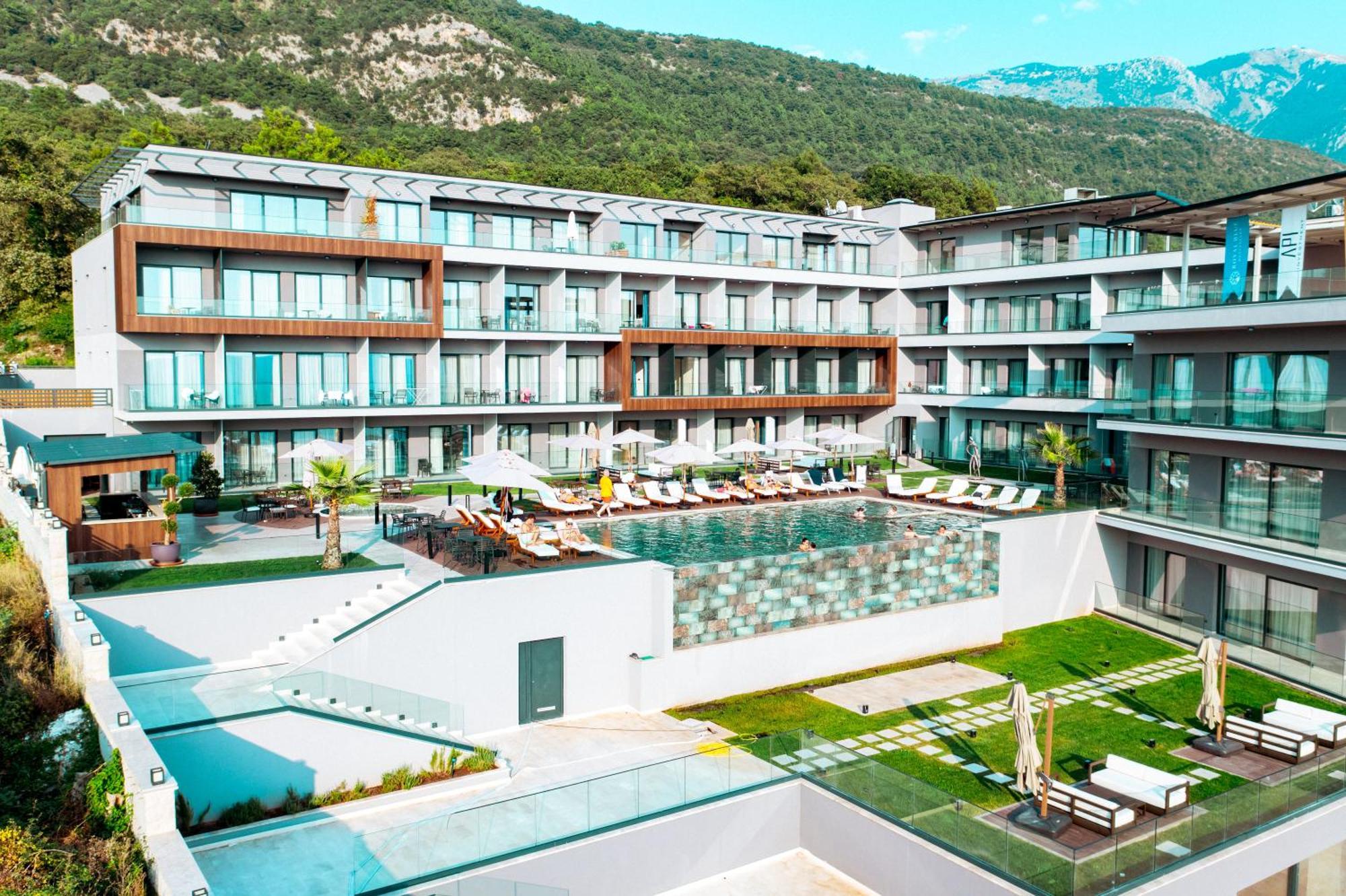 Royal Blue Resort & Residences Tivat Exteriör bild